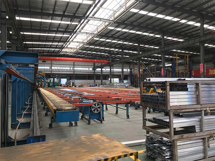 Retop factory of aluminium profile
